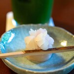 茶寮 宝泉 - 2025.5 季節の上生菓子 冷抹茶セット（1,400円）