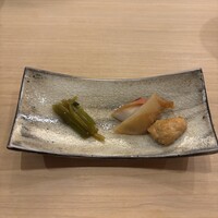 すし処 睦月 - 三河本ミル貝の身とわた、花山葵菜 三河鯵 