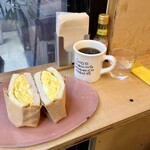 サンドイッチ クラブ - オムレツとハム1,000円、ドリップコーヒー420円