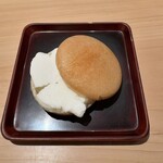 匠 進吾 - 塩とココナッツミルクのアイス ハーフ 最中で