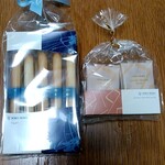 ヨックモック - 料理写真:シガール(左)