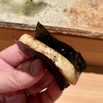 匠 進吾 - 平貝の磯辺焼き。七味のピリ辛が効いてます。