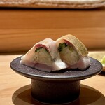 匠 進吾 - 白板昆布がいい仕事をする、酢〆の鯵。美味しい♪