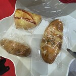 パリクロアッサン - 1番右にあるのが明太子ﾅﾝﾁｬﾗパン
意外に大きい
