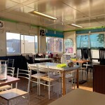 カシミール - 店内　　外にトイレ