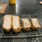 とんかつ ふじ井 - ロースも艶々