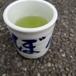 おにぎりぼんご - サービスの冷たいお茶