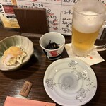 酒菜屋 ながれ - キジハタの酢味噌、お通し(ひじきの煮物)、生中かな