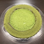 LAWSON - 料理写真:濃いお抹茶ロールケーキ(お抹茶ソース入り)