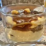ニーノ カフェ - ヘーゼルナッツティラミス