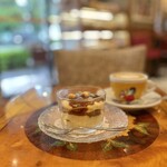 ニーノ カフェ - ヘーゼルナッツティラミス