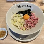 麺とかつおの物語 - ミケ(かつおまぜそば)、にんにく胡麻トッピング　計1,250円