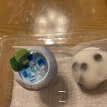 出町ふたば - 下鴨神社で購入した和菓子風匂い袋と並べてみた