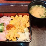 華屋与兵衛 - 料理写真:濃厚うにと本まぐろ中とろの豪華海鮮重