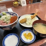 三洋食堂 - イクラねぎとろ2色丼大海老フライ付き1700円