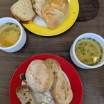 ハード(手前)とソフトバンをそれぞれ注文、スープも付いてますよ