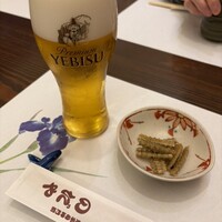 入谷鬼子母神門前のだや - 生ビール、お通しの骨せんべい