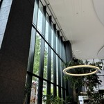 rejoyce 大手門店 - ガラス張りで天井が高くて静かなフロア