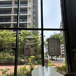 rejoyce 大手門店 - カフェのテーブルは2人掛けが4つ有りました。