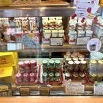 ドライブイン 熱海プリン食堂 - 2025年5月のラインナップ。