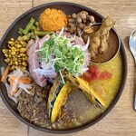 虹の仏 - 出汁キーマ+あいがけ+ナスのフライ+ポークソテー（100g）