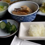 ペンション はなのや - 煮物、お漬物、大根おろし