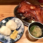千ふく - 京赤地鶏Bigレッグ定食(おにぎり、味噌汁、漬物)