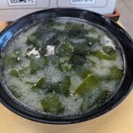 活魚料理 びんび家 - わかめ汁