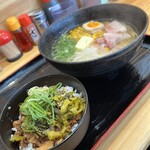 MARU龍 - 塩バターベーコンらーめんと豚たかな丼です。