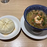 551蓬莱 梅田阪神バル横丁店 - 