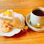 あひる菓子店 - ケーキとストレートティー