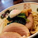 麺屋 真心 - 水でしっかりとしめられています