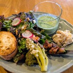 ベジバル チバットリア - ランチセットのサラダプレート✨