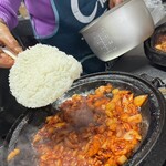 백화양곱창 - ご飯を投入