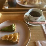 カフェ 金澤園 - タルトセット(季節の抹茶タルト・バナナタルト)