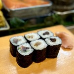 寿し辰 - 巻きもの3種（ガリ鯖、干瓢、牛蒡）
      ガリ鯖は言わずもがな。だって大将の〆鯖は最高ですもん♡
      そしてこの歳になってやっとわかる、干瓢巻きや牛蒡巻きのおいしさよ！