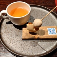 YAKITORI 燃 es - 前菜（鶏のリエットとクラッカー、鶏のコンソメ）