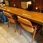 うなぎの豊川 - 内観。ここに座りました(*´﹀`*)