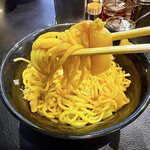 東京油組総本店 - 柚子胡椒を添えてメンマと麺をいただきます