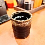 卯作 - お茶の"おかわり"は、卓上常備のポットから。冷たいお茶だけど・・・。
