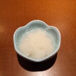 卯作 - オーダー後すぐに提供してくれる"大根おろし"。