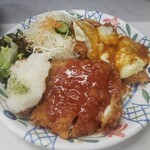 ハイライト食堂 - カラフルジャンボチキンカツ（真上から）