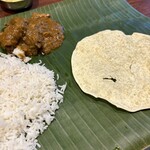 インドダバ - パパド（右）