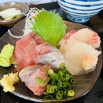 めし家 やまや - 地魚三種盛り990円
