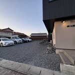 おっ鳥やさん - 駐車場