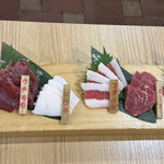 東京馬焼肉　三馬力 - 馬刺し8点盛り✨