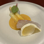 レストラン スノゥ - 夏香鯛・ホワイトアスパラ・平戸夏香、ピンクグレープフルーツソースで