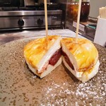 焼肉 ホルモン Beef Boss - レバーバーガー