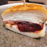 焼肉 ホルモン Beef Boss - レバーバーガー（チーズのクリームが美味）