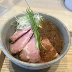 宍道湖しじみ中華蕎麦 琥珀 - ローストポーク丼 ¥500